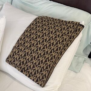 MICHAEL Michael Kors Geometric Scarf in Black and Tan